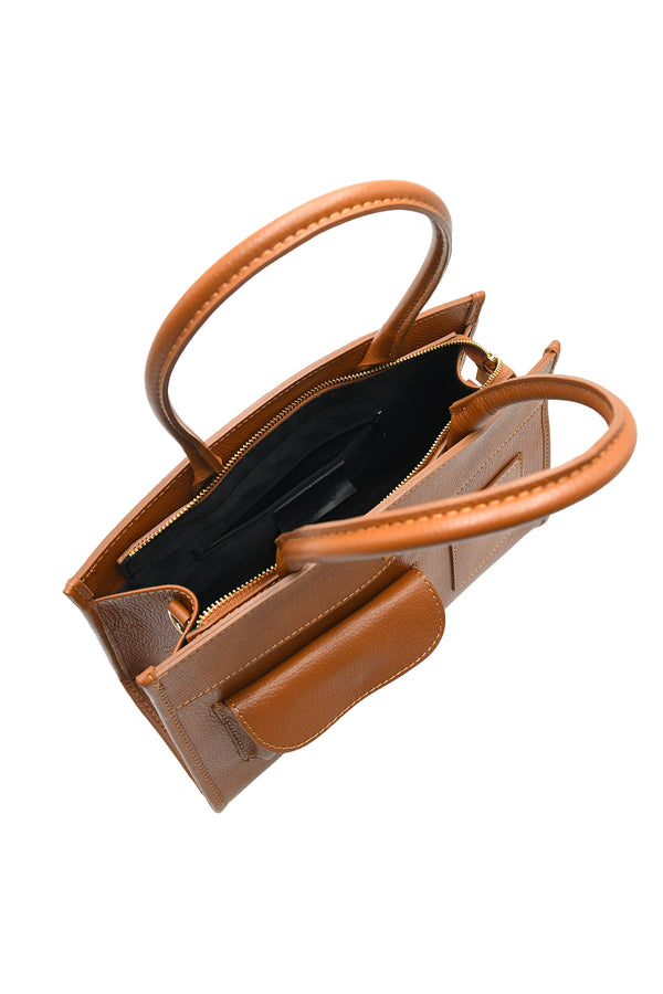 Borsa a spalla in vera pelle con tasche asimmetriche frontali V979