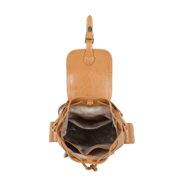 Zainetto in ecopelle con tasche e patta e chiusura a coulisse MB7062