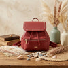 Zaino in ecopelle Enrico Coveri con decorazioni a borchie sulla patta EC6334