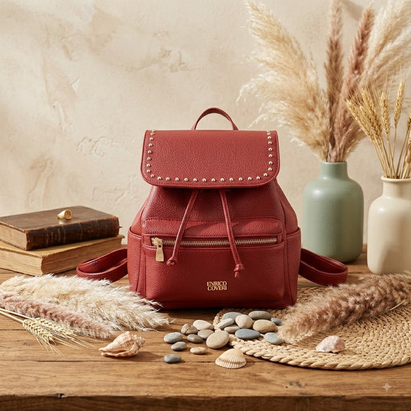 Zaino in ecopelle Enrico Coveri con decorazioni a borchie sulla patta EC6334
